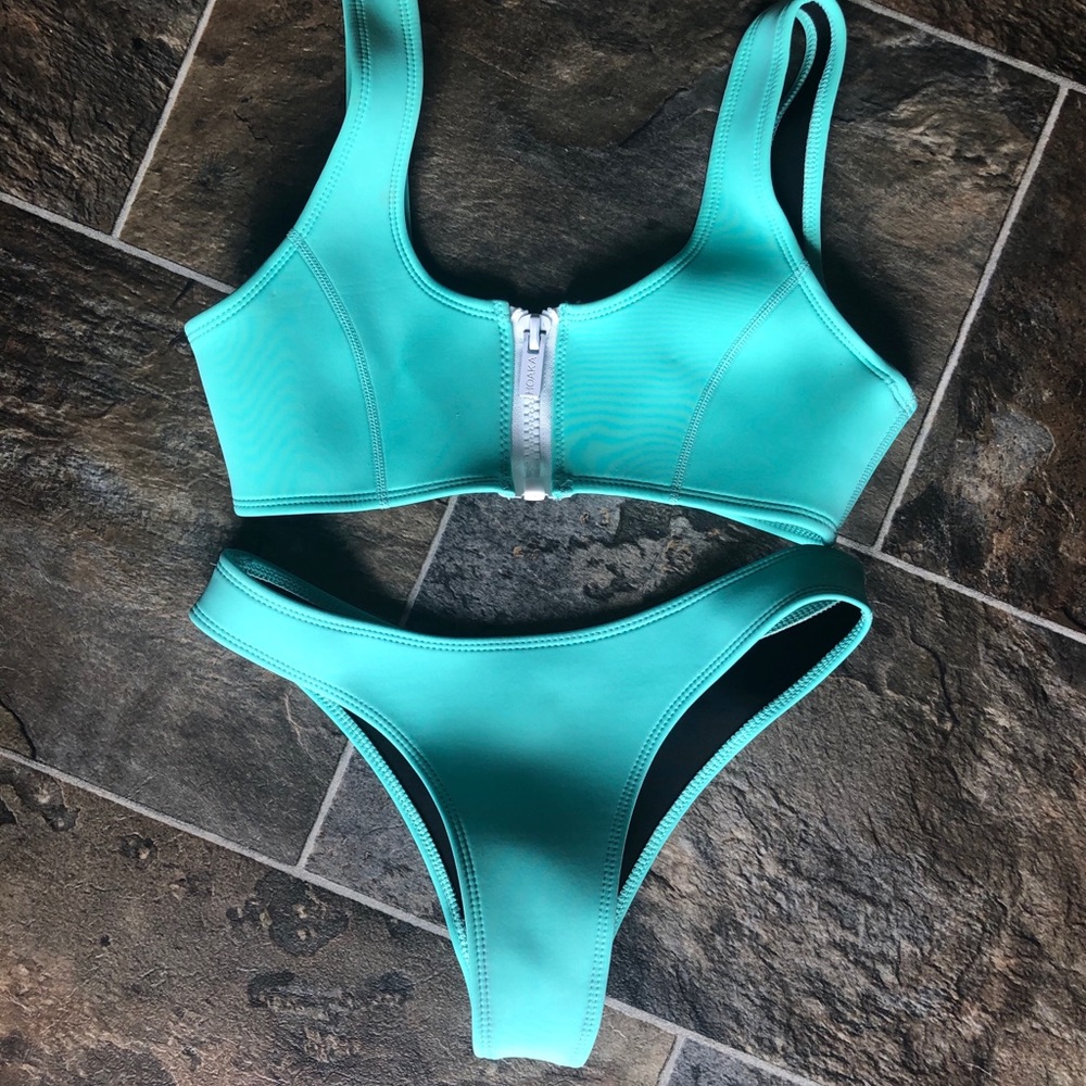 HOAKA SWIMSUIT - Picture 1 of 4